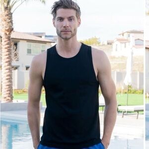 Fresh Clean Threads • NWT Black Tank Top RW1